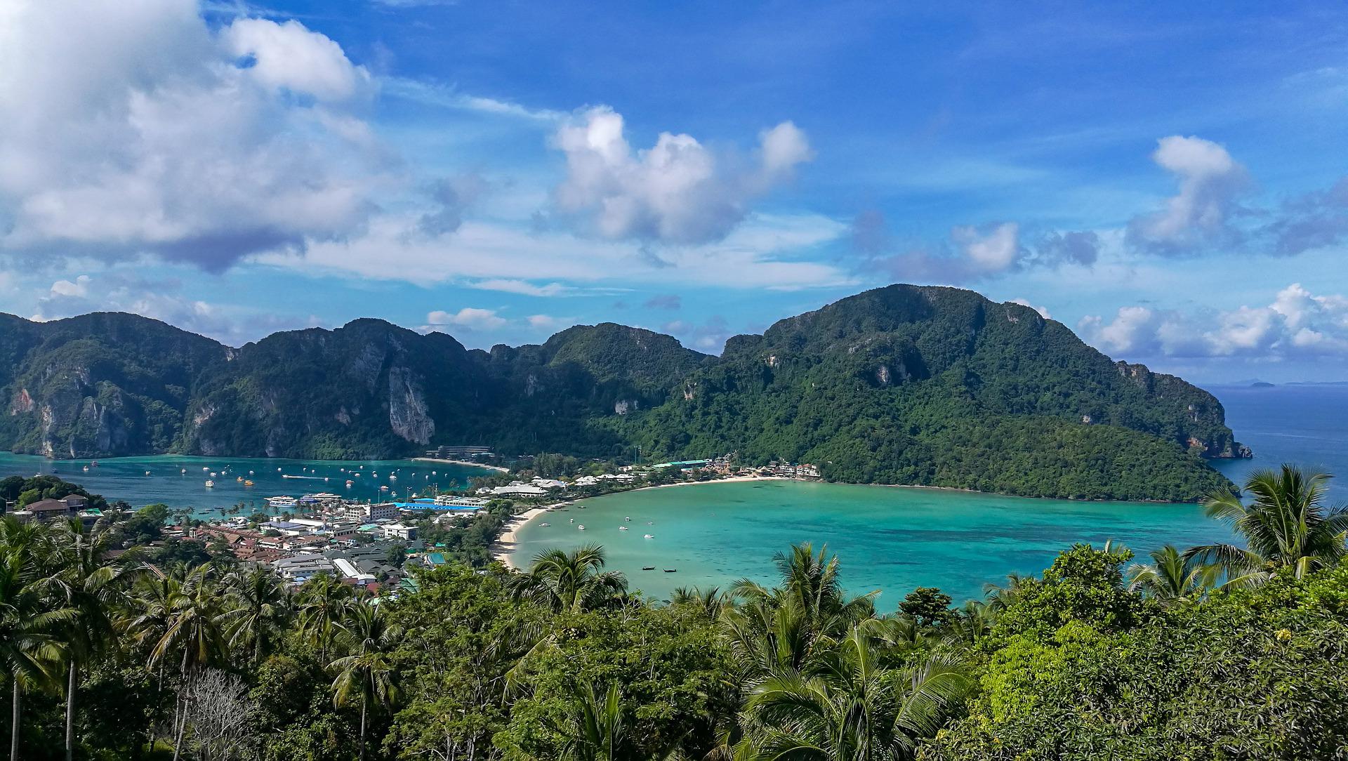 7 Reasons to Visit Phuketc